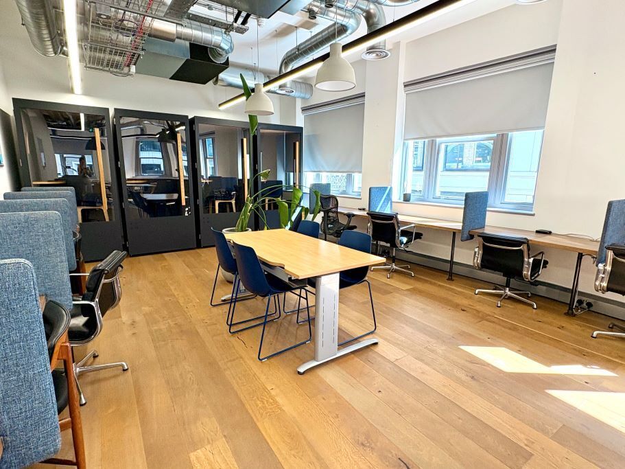 35 Gresse St, Londres à louer Photo de l’immeuble– Image 1 sur 8