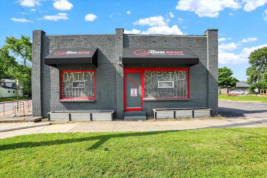 2023 E Southeastern Ave, Indianapolis, IN à vendre - Photo de l’immeuble – Image 1 sur 25