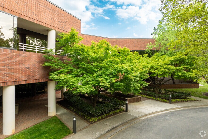 9211 Forest Hill Ave, Richmond, VA à louer - Photo de l’immeuble – Image 1 sur 4