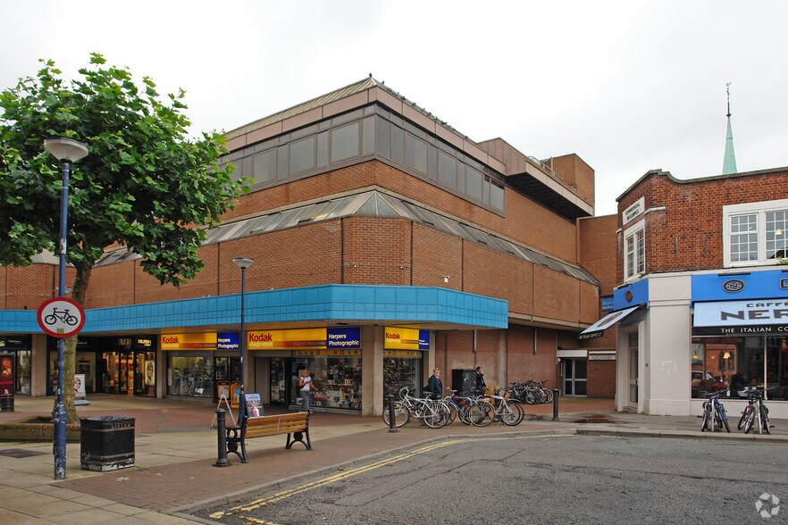 Commercial Way, Woking à louer - Photo de l’immeuble – Image 2 sur 7