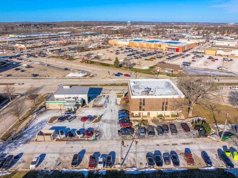 10533 W National Ave, West Allis, WI à louer - Photo de l’immeuble – Image 2 sur 8