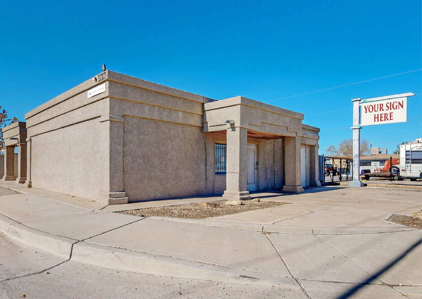5717 Edith Btm NW, Albuquerque, NM à louer - Photo de l’immeuble – Image 2 sur 18