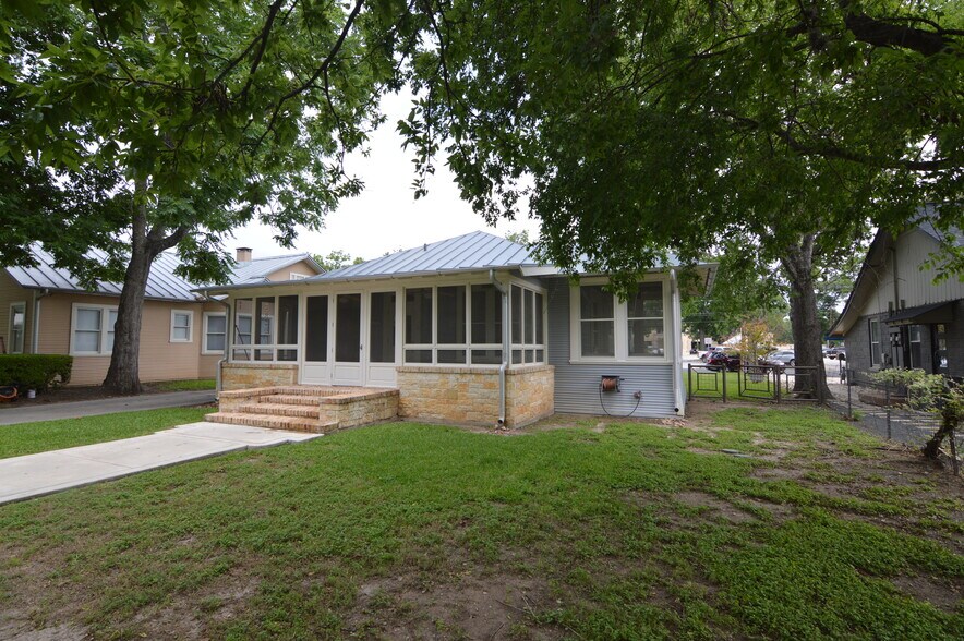 117 Rosewood Ave, Boerne, TX à vendre - Photo de l’immeuble – Image 3 sur 14