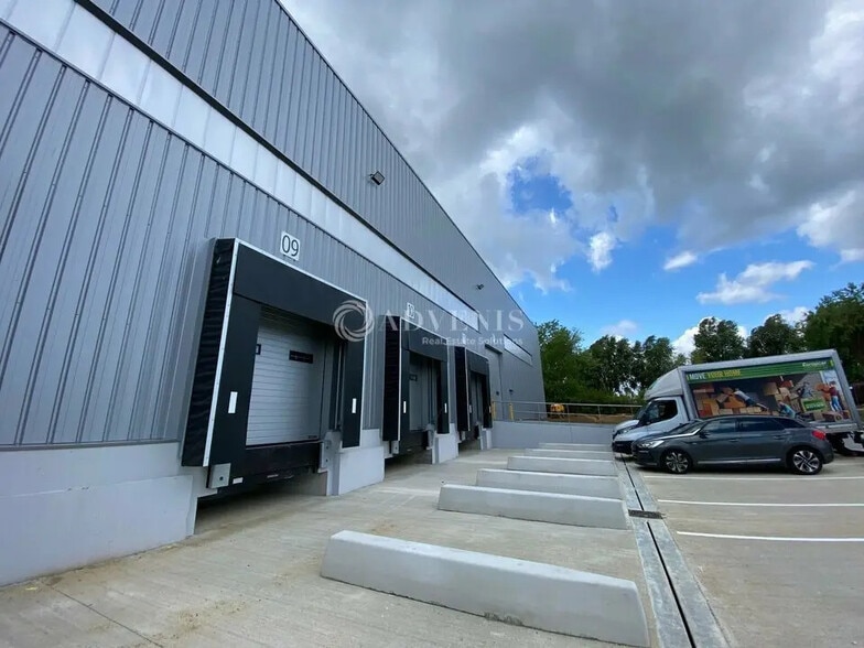 Industriel/Logistique dans Wissous à louer - Photo de l’immeuble – Image 3 sur 7