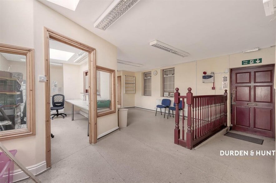 688 Romford Rd, Londres à vendre - Photo de l’immeuble – Image 2 sur 29