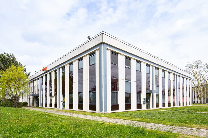 Local d’activités dans Villebon-sur-Yvette à louer - Photo principale – Image 1 sur 2