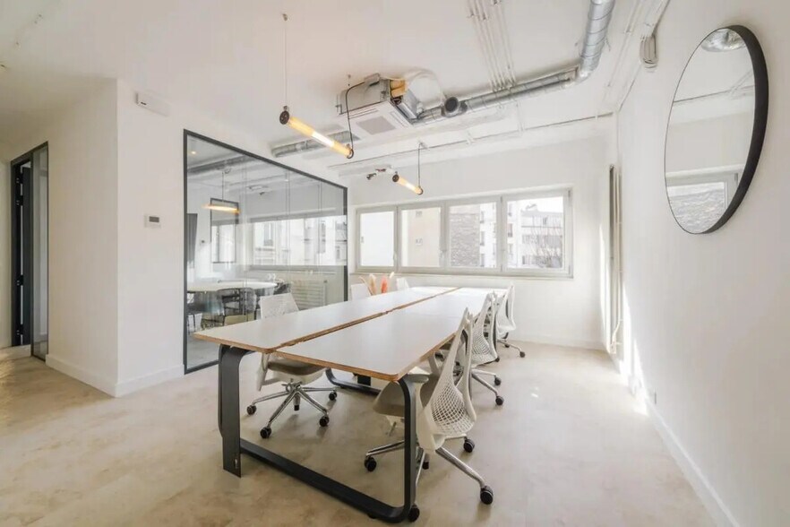 61 Rue De Douai, Paris à louer - Photo de l’immeuble – Image 3 sur 8