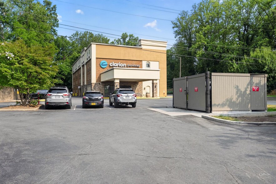 1803 Emmet St N, Charlottesville, VA à vendre - Photo de l’immeuble – Image 2 sur 30