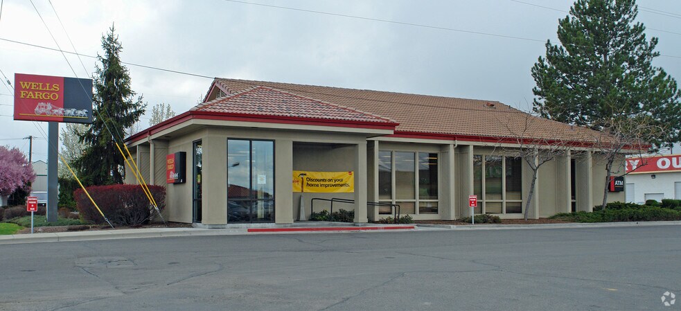 1401 12th Ave Rd, Nampa, ID à vendre - Photo de l’immeuble – Image 1 sur 9