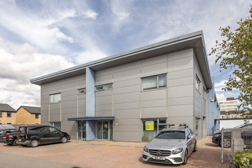 Greenbridge Rd, Swindon à louer - Photo principale – Image 1 sur 5