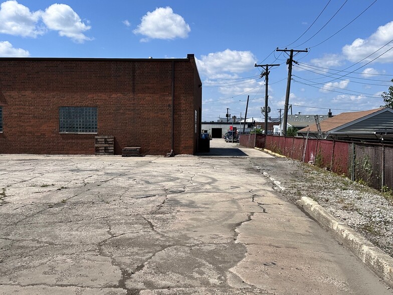 4911 Division St, Melrose Park, IL à vendre - Photo de l’immeuble – Image 3 sur 8