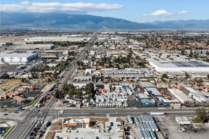 14578 Valley Blvd, Fontana, CA à vendre - Aérien – Image 2 sur 7