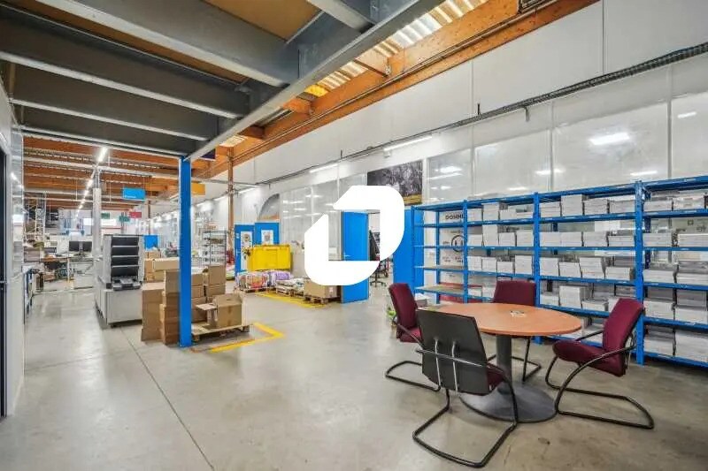 Local d’activités dans Colombes à louer - Photo de l’immeuble – Image 3 sur 17