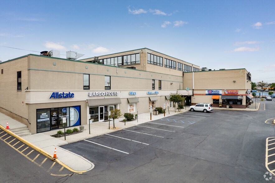 1033-1061 Bloomfield Ave, Clifton, NJ à louer - Photo de l’immeuble – Image 2 sur 6