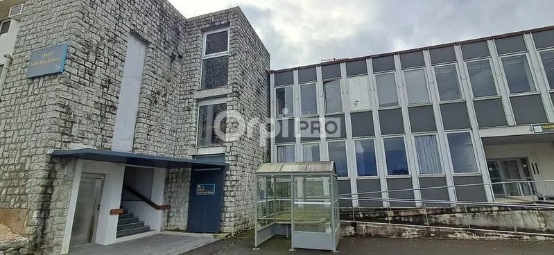 Bureau dans Uzein à louer - Photo de l’immeuble – Image 2 sur 7
