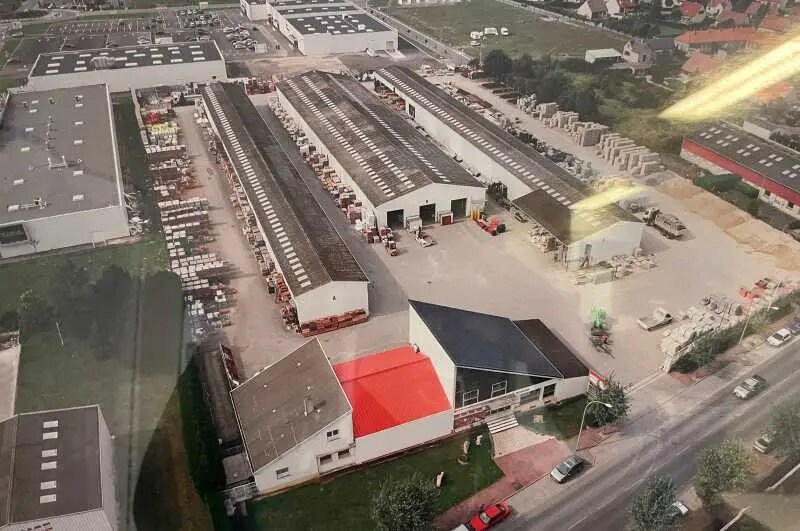 Local d'activités dans Chambry à vendre - Photo de l’immeuble – Image 1 sur 8