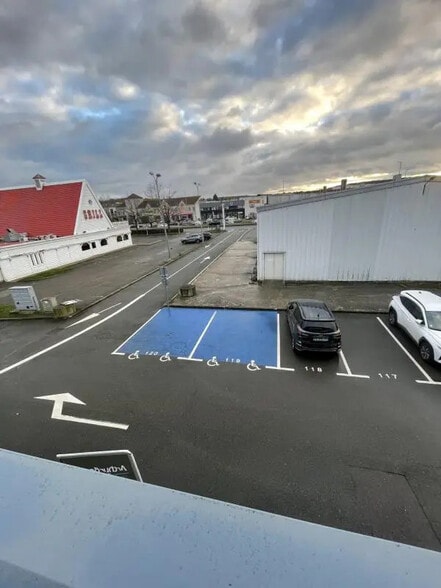 Local commercial dans Morainvilliers à vendre - Photo de l’immeuble – Image 3 sur 17
