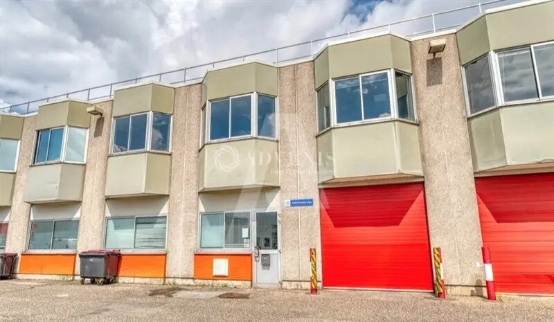 Local d’activités dans Villejuif à louer - Photo de l’immeuble – Image 1 sur 13