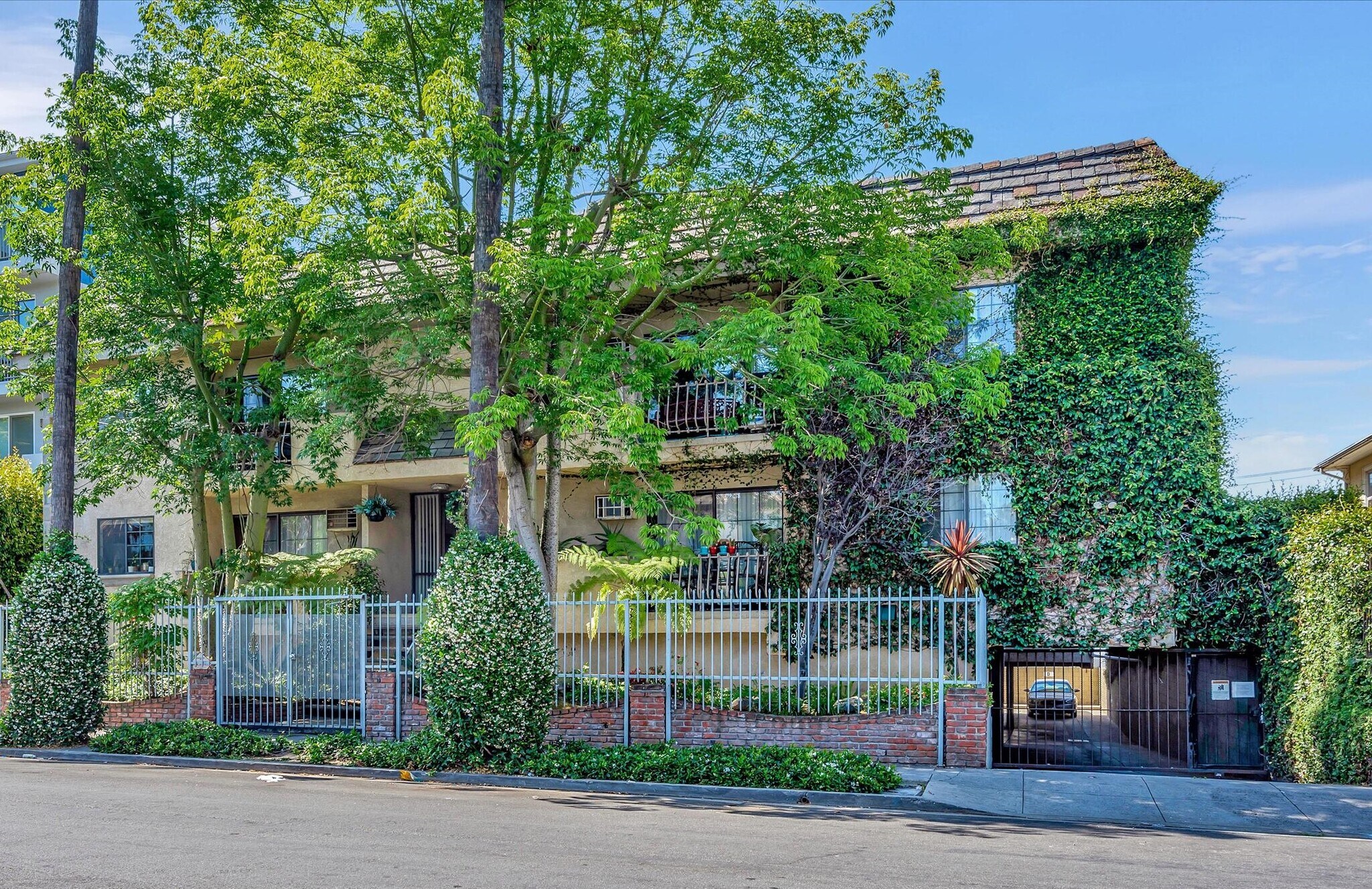6040 Carlton Way, Los Angeles, CA à vendre Photo de l’immeuble– Image 1 sur 38