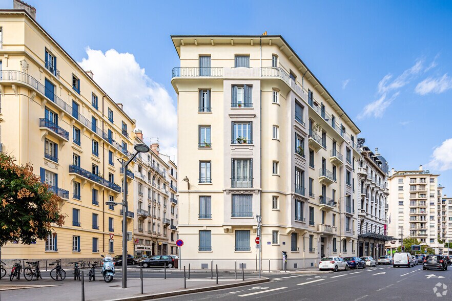 Immeuble residentiel dans Lyon à vendre - Photo principale – Image 1 sur 2