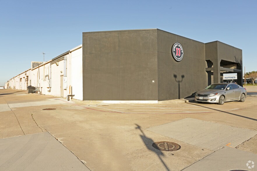 4004 W Plano Pky, Plano, TX à louer - Photo de l’immeuble – Image 3 sur 5