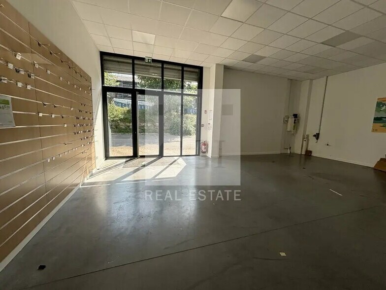 2 Rue Des Vanneaux Huppés, Bourgoin-Jallieu à louer - Photo de l’immeuble – Image 2 sur 8