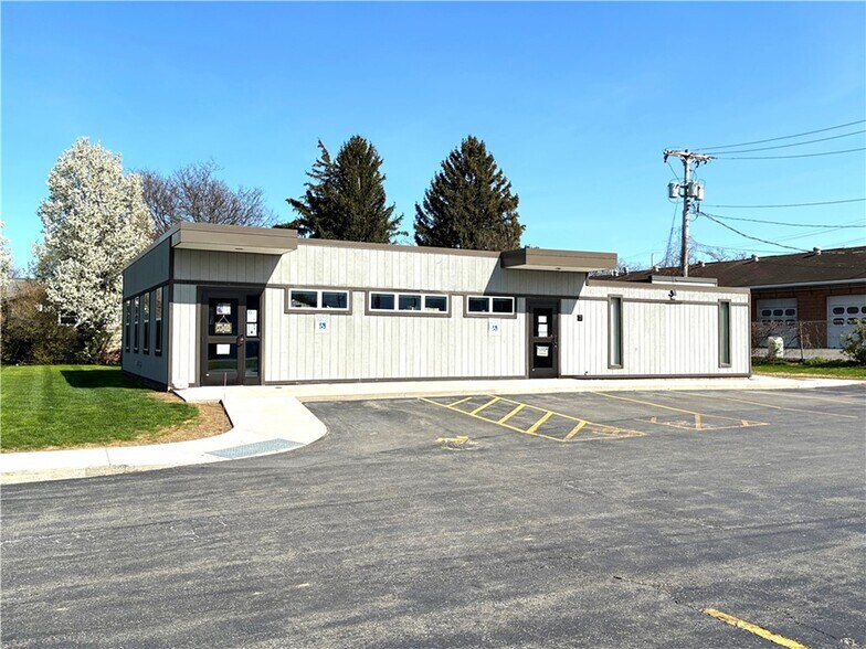 1055 Denise Rd, Greece, NY à vendre - Photo de l’immeuble – Image 2 sur 25
