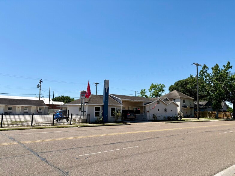405 W Jackson St, El Campo, TX à vendre - Photo de l’immeuble – Image 3 sur 20