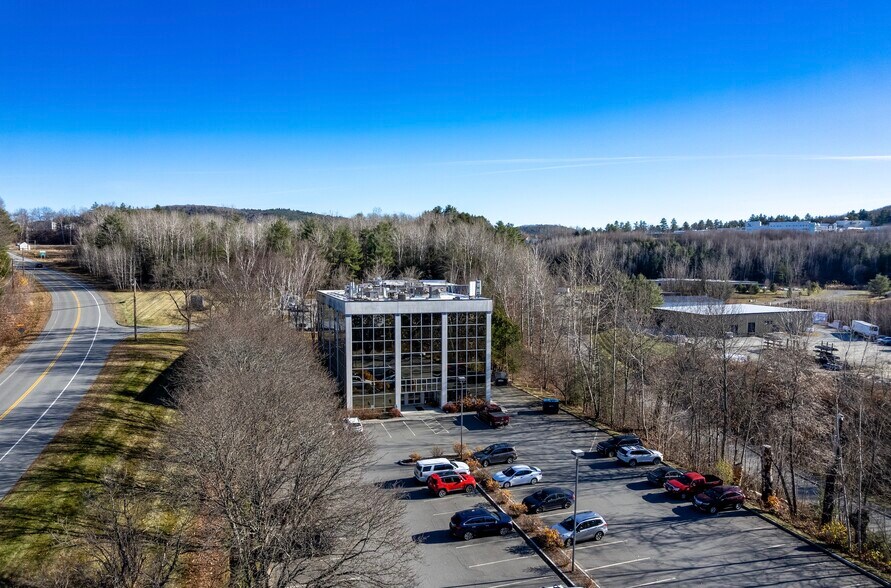 24 Airport Rd, West Lebanon, NH à louer - Photo de l’immeuble – Image 3 sur 4