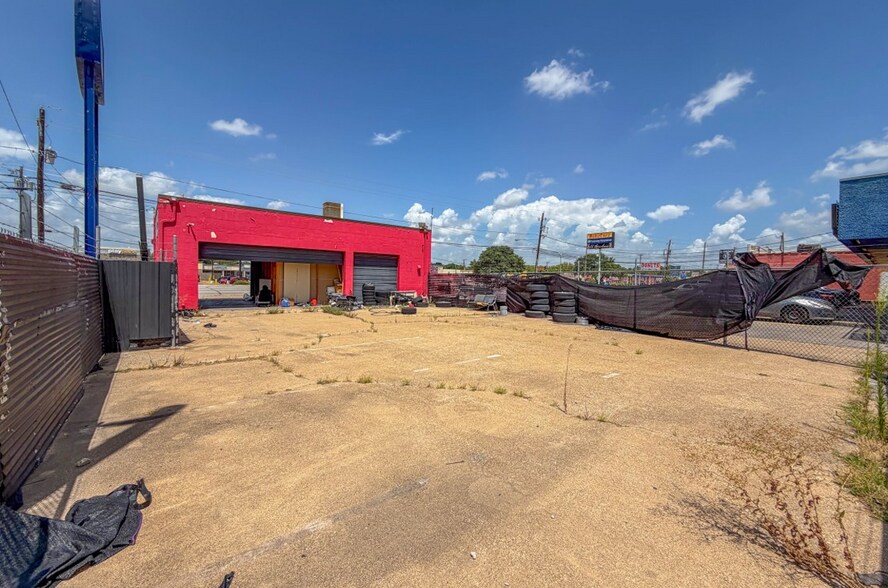 2228 S Buckner Blvd, Dallas, TX à louer - Photo de l’immeuble – Image 3 sur 6