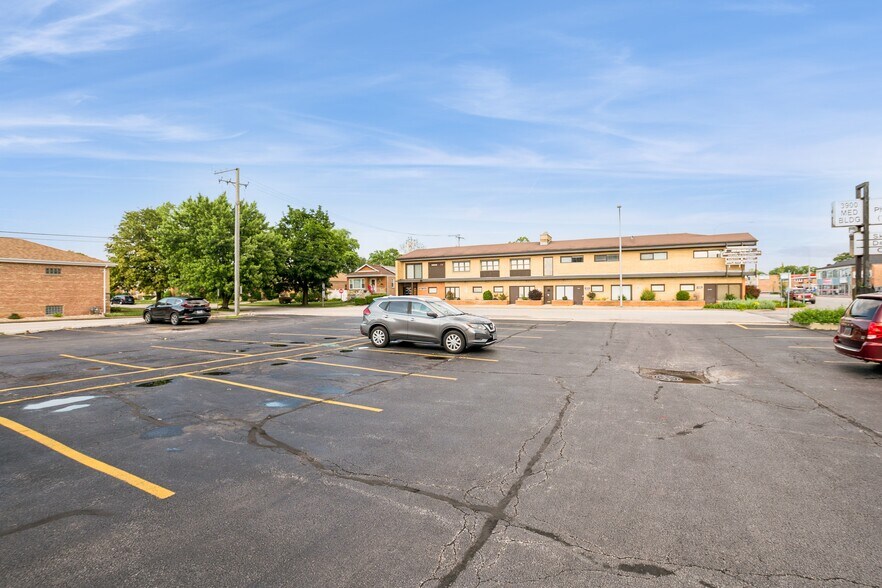 3900 W 95th St, Evergreen Park, IL à louer - Photo de l’immeuble – Image 2 sur 12