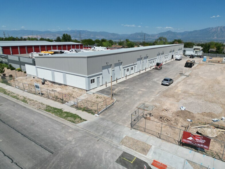 5653 6055 W, West Valley City, UT à louer - Photo de l’immeuble – Image 3 sur 11