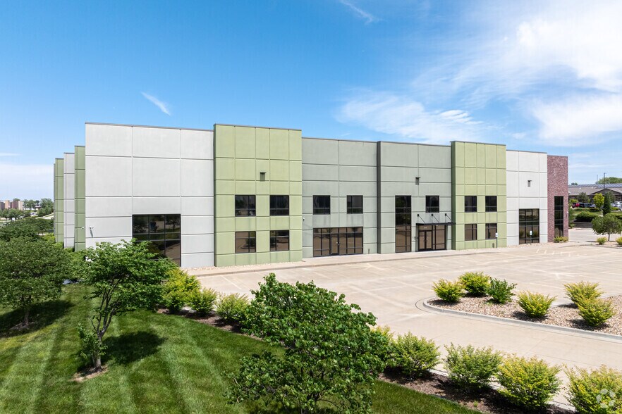 2620 NE McBaine Dr, Lees Summit, MO à louer - Photo de l’immeuble – Image 3 sur 8
