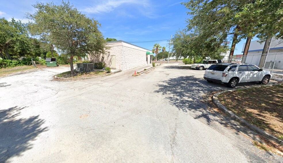 209 S Cocoa Blvd, Cocoa, FL à louer - Photo de l’immeuble – Image 3 sur 5
