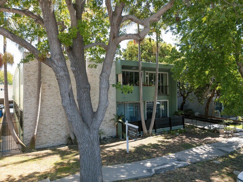 7736 Paseo del Rey, Venice, CA à vendre - Photo de l’immeuble – Image 3 sur 32