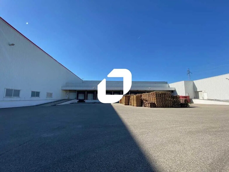 301 Rue Denis Papin, Villefontaine à louer - Photo de l’immeuble – Image 1 sur 14