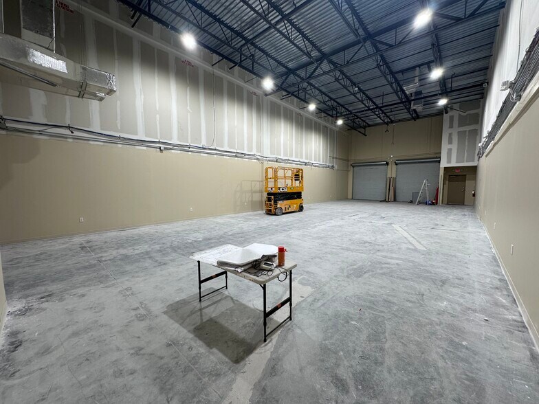 6314 Kingspointe Pky, Orlando, FL à louer - Photo de l’immeuble – Image 2 sur 10