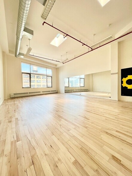 11-11 44th Rd, Long Island City, NY à louer - Photo de l’immeuble – Image 2 sur 12