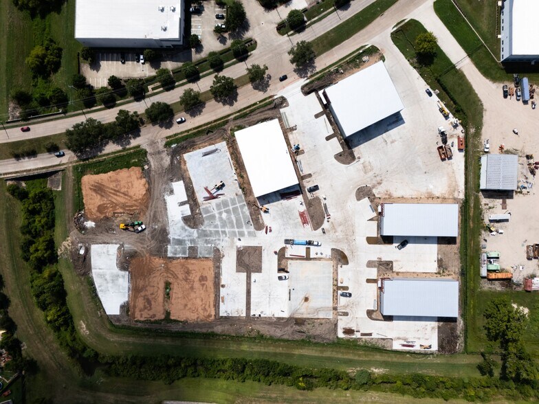 13620 S Gessner Rd, Missouri City, TX à louer - Photo de l’immeuble – Image 1 sur 25