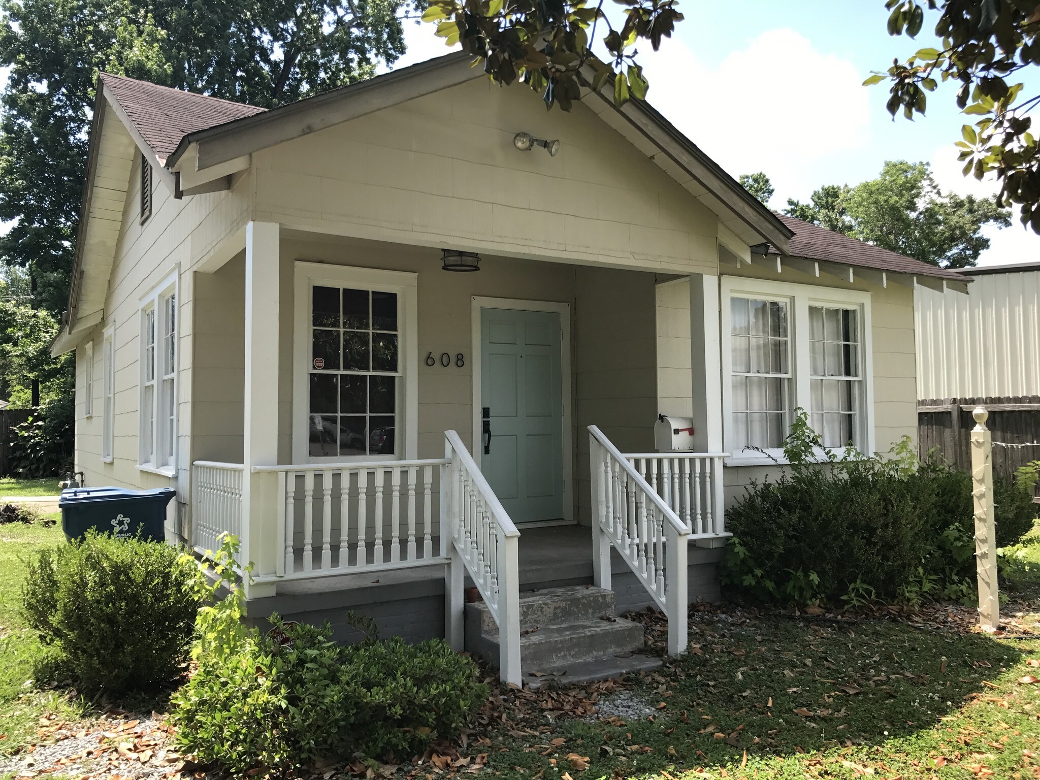 608 Rapides St, Baton Rouge, LA à vendre Photo de l’immeuble– Image 1 sur 13