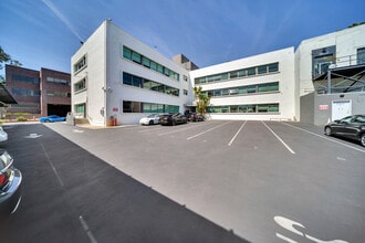 8820 Wilshire Blvd, Beverly Hills, CA à louer Photo de l’immeuble– Image 1 sur 6