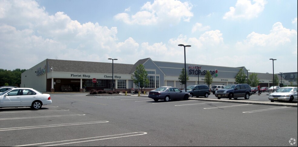 24 Summerfield Blvd, Dayton, NJ à louer - Photo de l’immeuble – Image 2 sur 7