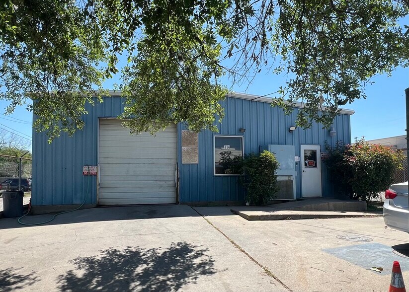 114 Ssgt Macario Garcia Dr, Houston, TX à vendre - Photo principale – Image 1 sur 3