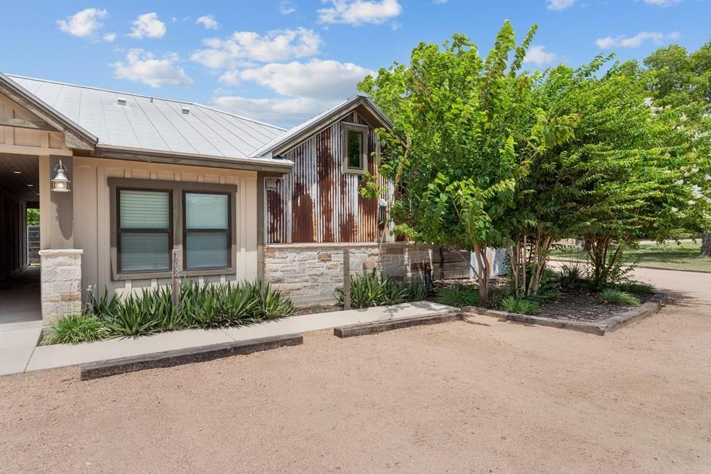 807 E Highway St, Fredericksburg, TX à vendre Photo principale– Image 1 sur 16