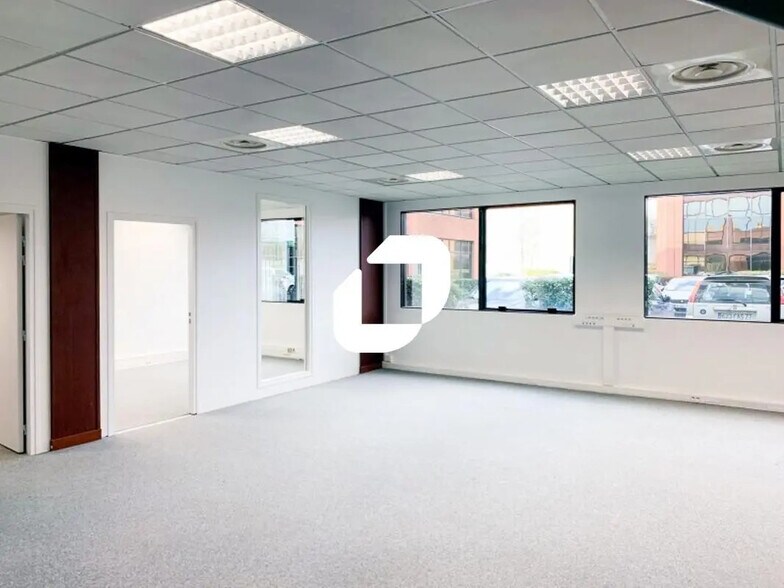 Bureau dans Saint-Thibault-des-Vignes à louer - Photo de l’immeuble – Image 3 sur 15