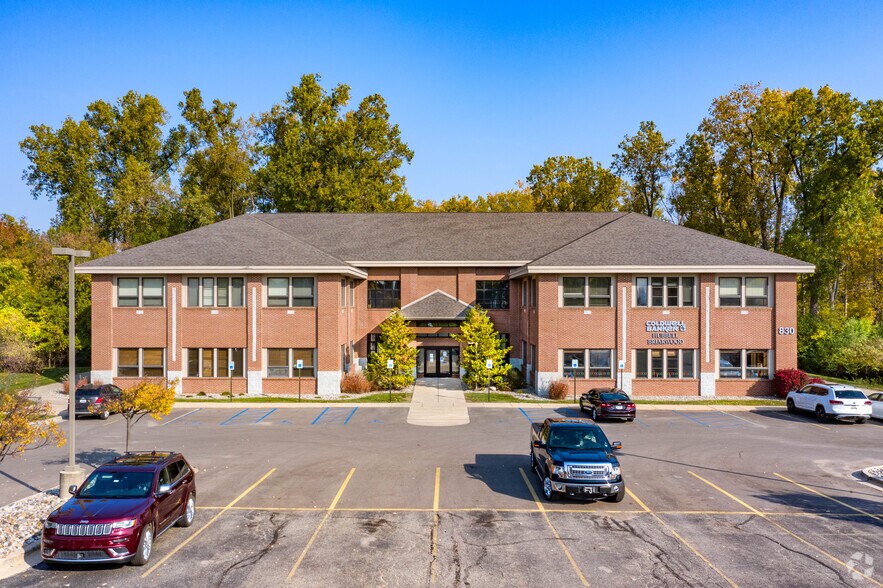 830 W Lake Lansing Rd, East Lansing, MI à louer - Photo de l’immeuble – Image 3 sur 12