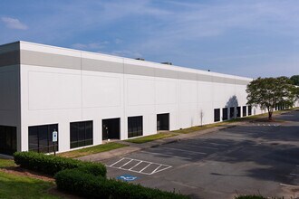 2700 N Hutchison-McDonald, Charlotte, NC à louer Photo de l’immeuble– Image 1 sur 1
