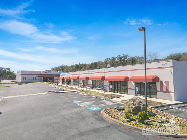 16675 Huebner Rd, San Antonio, TX à louer - Photo de l’immeuble – Image 3 sur 4