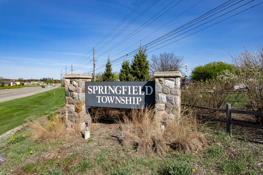 8300 Dixie Hwy, Clarkston, MI à vendre - Photo de l’immeuble – Image 1 sur 17