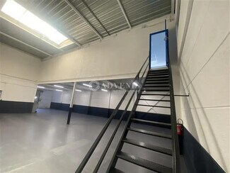 Plus de détails pour Local d'activités à louer